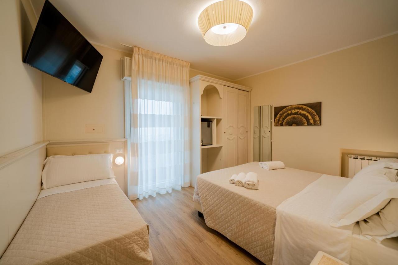 Hotel Orchidea Червия Екстериор снимка